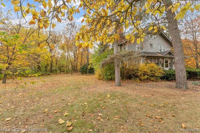 11 Poplar Park Boulevard, Pleasant Ridge, MI 48069