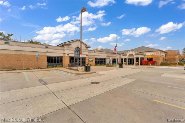 11 Poplar Park Boulevard, Pleasant Ridge, MI 48069