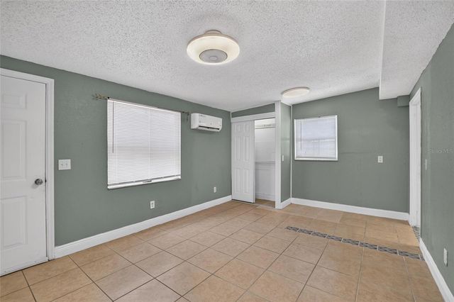 1727 WAIKIKI WAY, Tampa, FL 33619