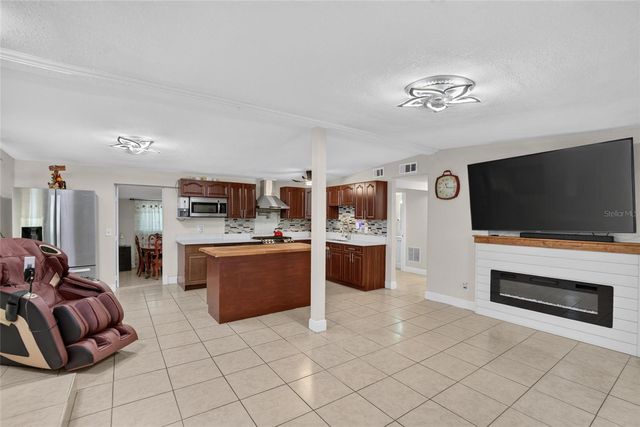 1727 WAIKIKI WAY, Tampa, FL 33619