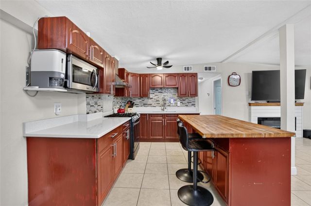1727 WAIKIKI WAY, Tampa, FL 33619