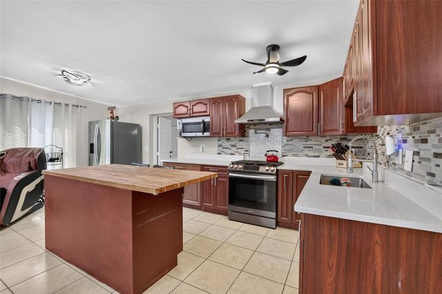 1727 WAIKIKI WAY, Tampa, FL 33619