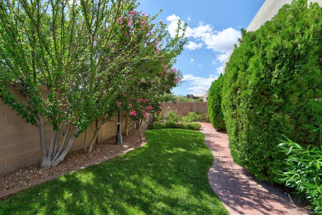 508 Laguna Seca Lane NW, Albuquerque, NM 87104