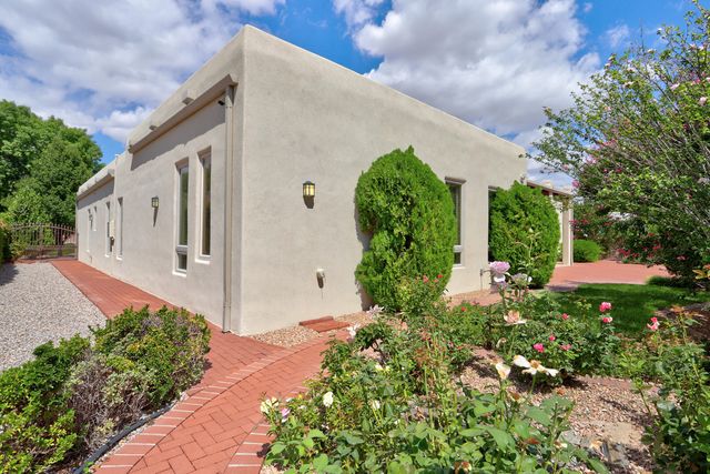 508 Laguna Seca Lane NW, Albuquerque, NM 87104