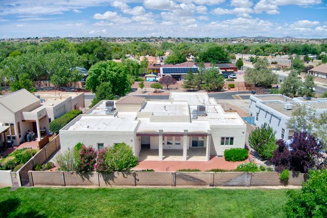 508 Laguna Seca Lane NW, Albuquerque, NM 87104