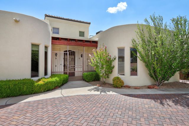 508 Laguna Seca Lane NW, Albuquerque, NM 87104