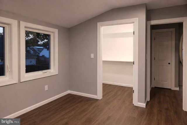 5 JUNE RD, Levittown, PA 19056