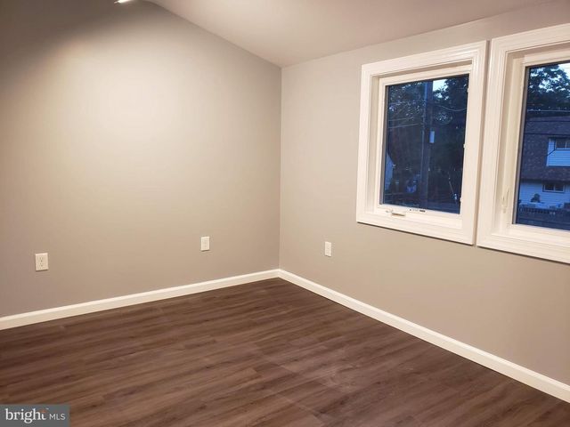 5 JUNE RD, Levittown, PA 19056