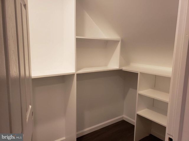 5 JUNE RD, Levittown, PA 19056