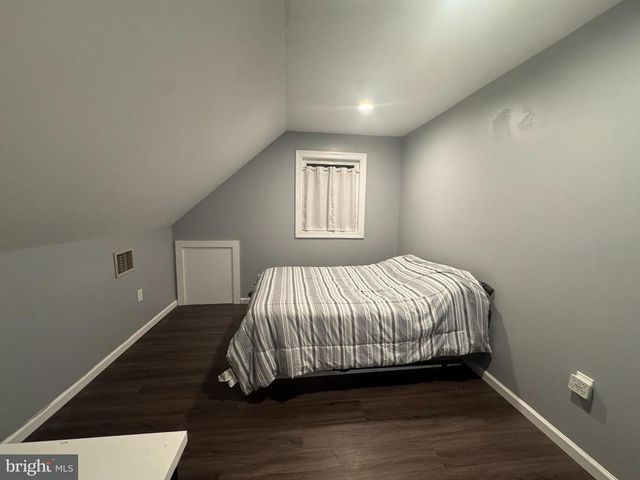 5 JUNE RD, Levittown, PA 19056