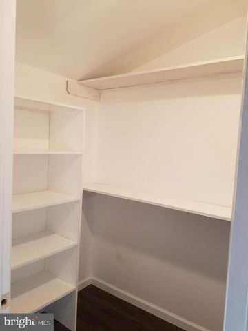 5 JUNE RD, Levittown, PA 19056