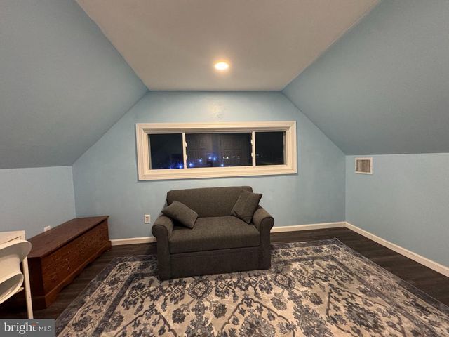 5 JUNE RD, Levittown, PA 19056