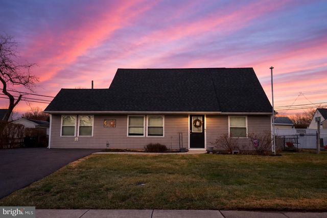 5 JUNE RD, Levittown, PA 19056