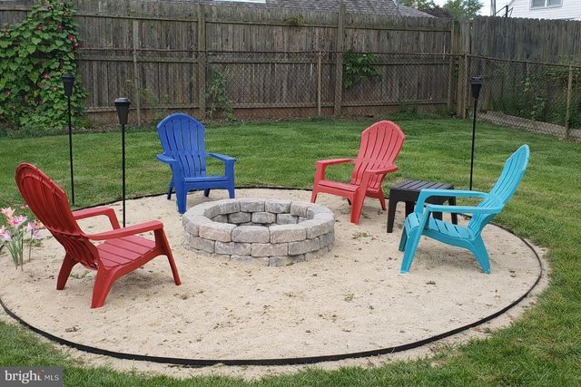 5 JUNE RD, Levittown, PA 19056