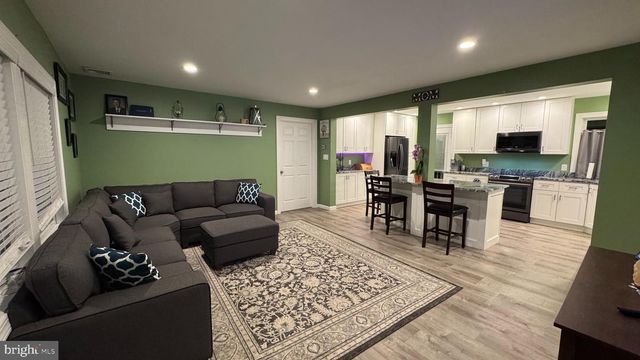 5 JUNE RD, Levittown, PA 19056