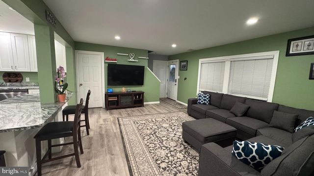 5 JUNE RD, Levittown, PA 19056