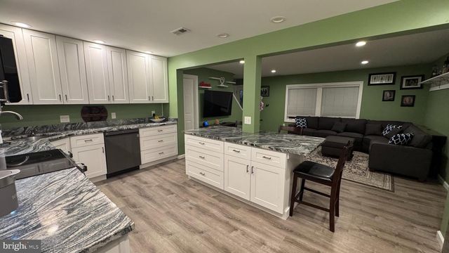 5 JUNE RD, Levittown, PA 19056