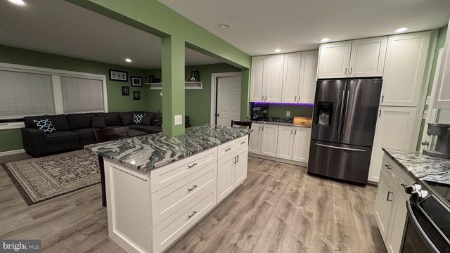 5 JUNE RD, Levittown, PA 19056