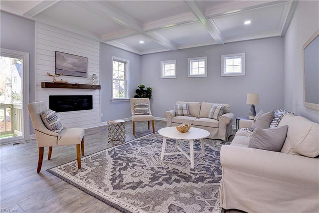 615 Ship Point RD, Yorktown, VA 23692