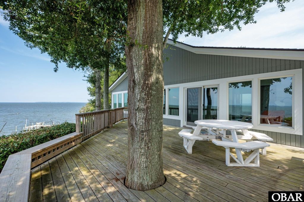 Image 5 of property listing at 111 Clipper Court, Kill Devil Hills, NC 27948