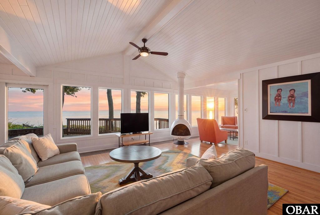 Image 6 of property listing at 111 Clipper Court, Kill Devil Hills, NC 27948