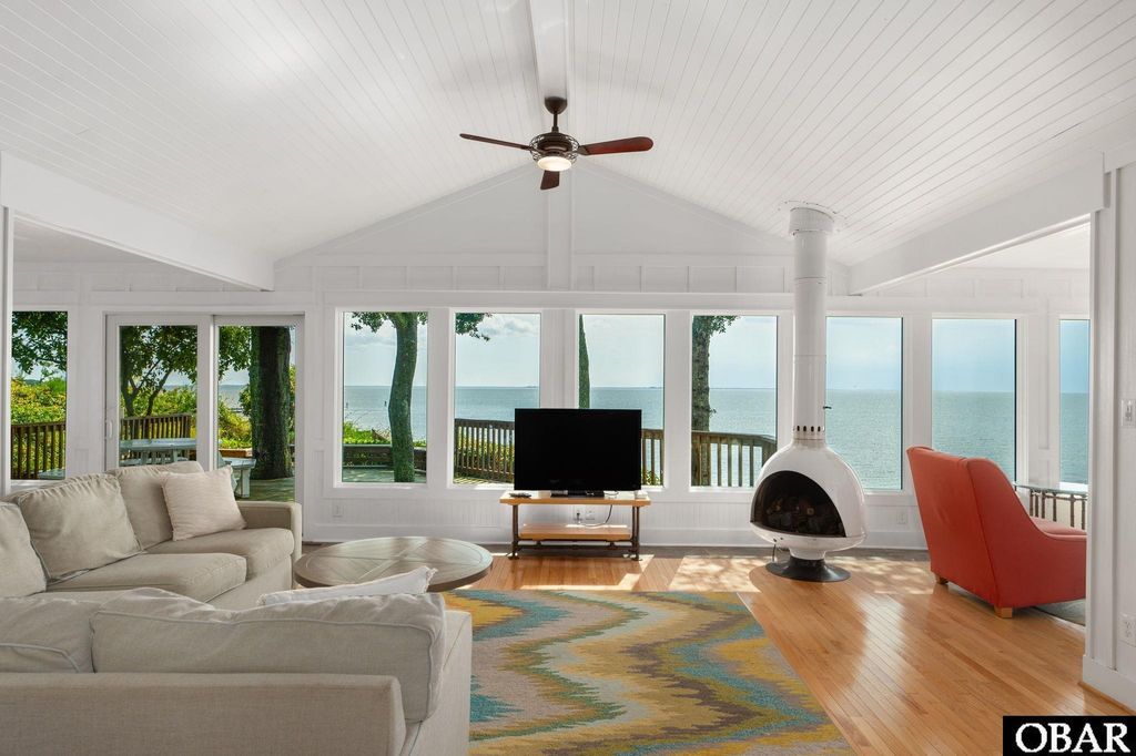 Image 7 of property listing at 111 Clipper Court, Kill Devil Hills, NC 27948