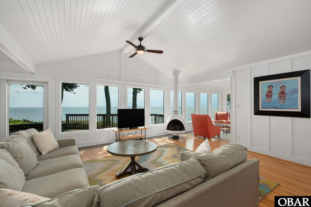 Image 8 of property listing at 111 Clipper Court, Kill Devil Hills, NC 27948