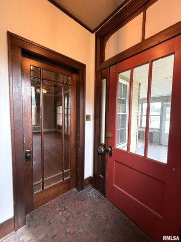 554 N WEST Street, Galesburg, IL 61401