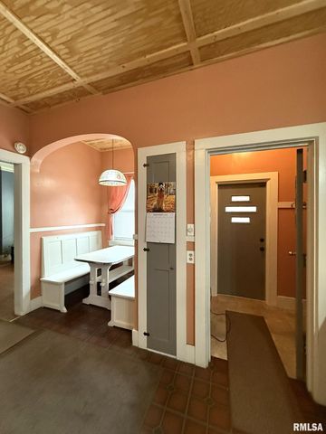 554 N WEST Street, Galesburg, IL 61401