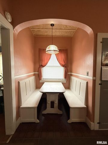 554 N WEST Street, Galesburg, IL 61401