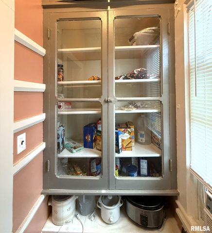 554 N WEST Street, Galesburg, IL 61401