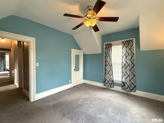 554 N WEST Street, Galesburg, IL 61401