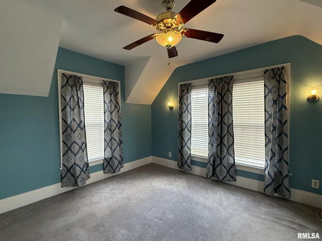 554 N WEST Street, Galesburg, IL 61401