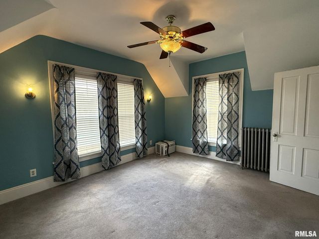 554 N WEST Street, Galesburg, IL 61401