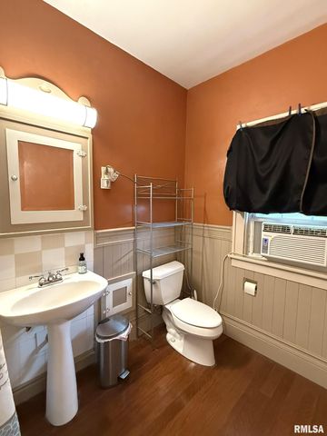 554 N WEST Street, Galesburg, IL 61401