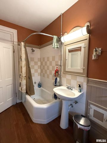 554 N WEST Street, Galesburg, IL 61401