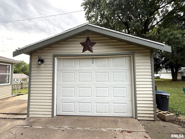 554 N WEST Street, Galesburg, IL 61401