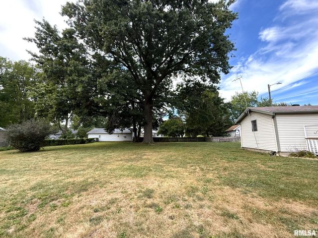 554 N WEST Street, Galesburg, IL 61401