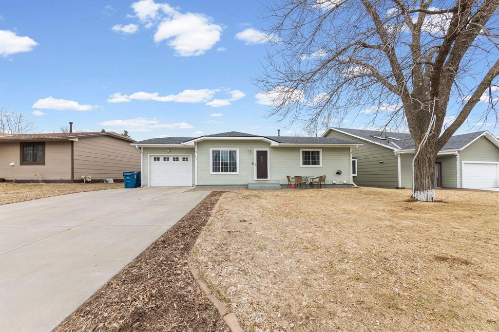 543 Jefferson Lane NW, Elk River, MN 55330
