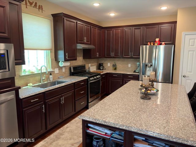 3 Bromley Lane, Manchester, NJ 08759