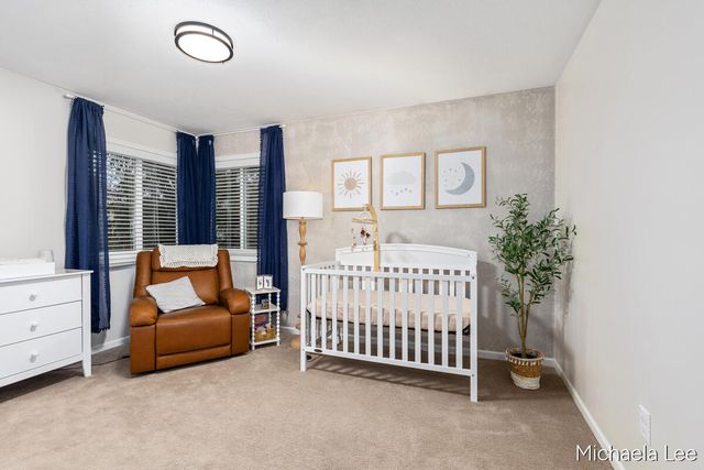 6737 Gran Via Drive NE, Rockford, MI 49341