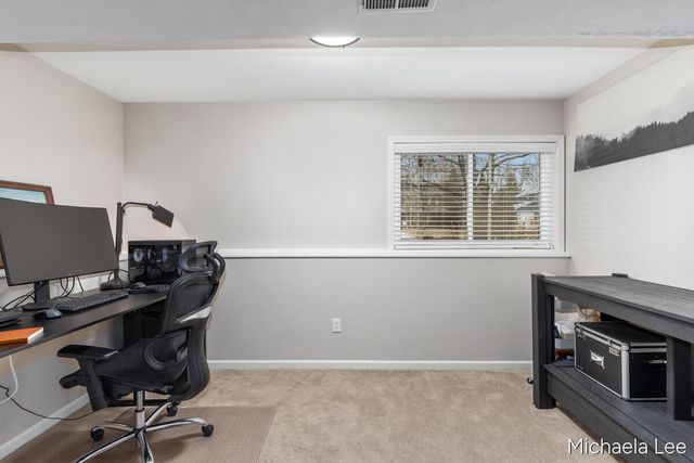 6737 Gran Via Drive NE, Rockford, MI 49341