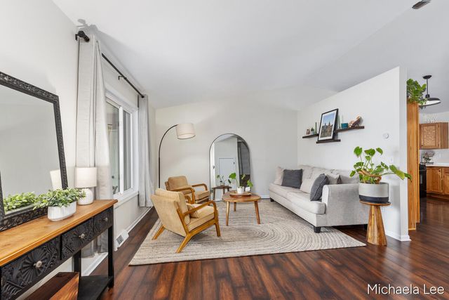 6737 Gran Via Drive NE, Rockford, MI 49341