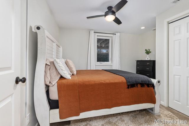 6737 Gran Via Drive NE, Rockford, MI 49341