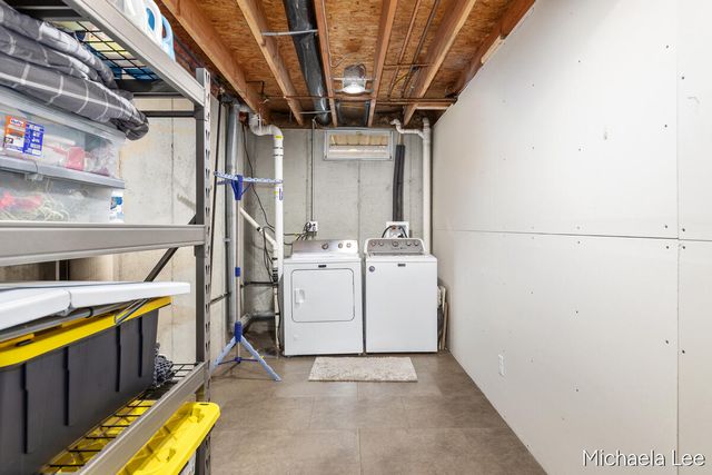 6737 Gran Via Drive NE, Rockford, MI 49341