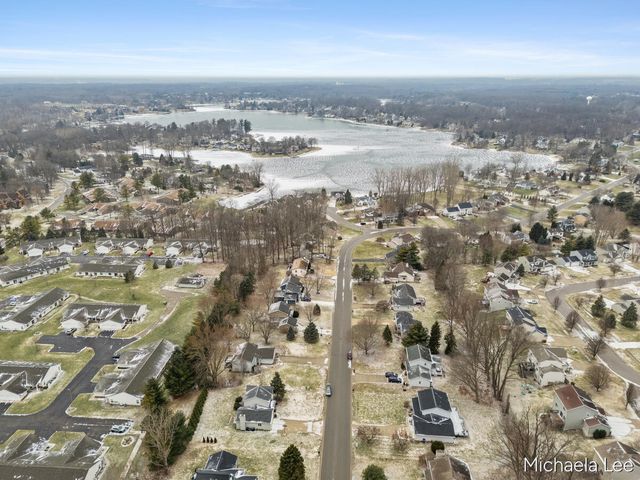 6737 Gran Via Drive NE, Rockford, MI 49341