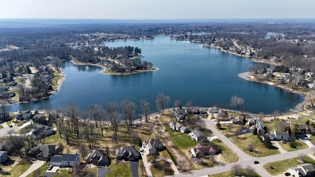 6737 Gran Via Drive NE, Rockford, MI 49341