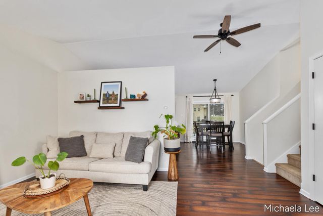 6737 Gran Via Drive NE, Rockford, MI 49341