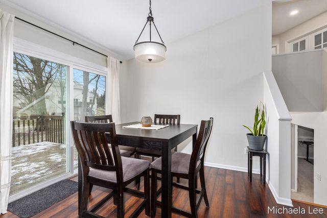 6737 Gran Via Drive NE, Rockford, MI 49341