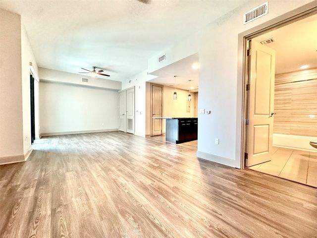 9787 Katy Freeway 1199, Houston, TX 77024
